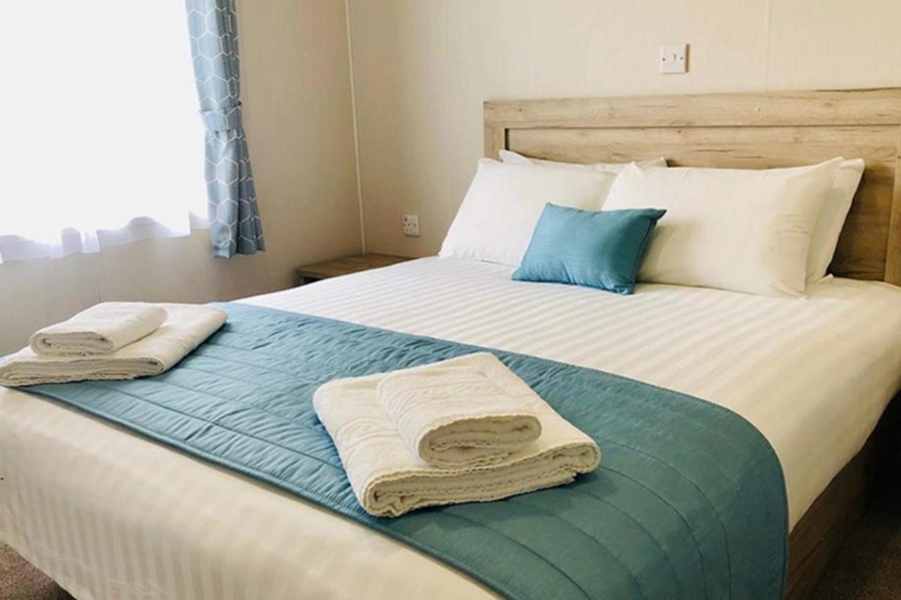 Newperran Holiday Park New Quay エクステリア 写真