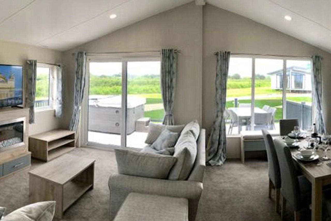 Newperran Holiday Park New Quay エクステリア 写真