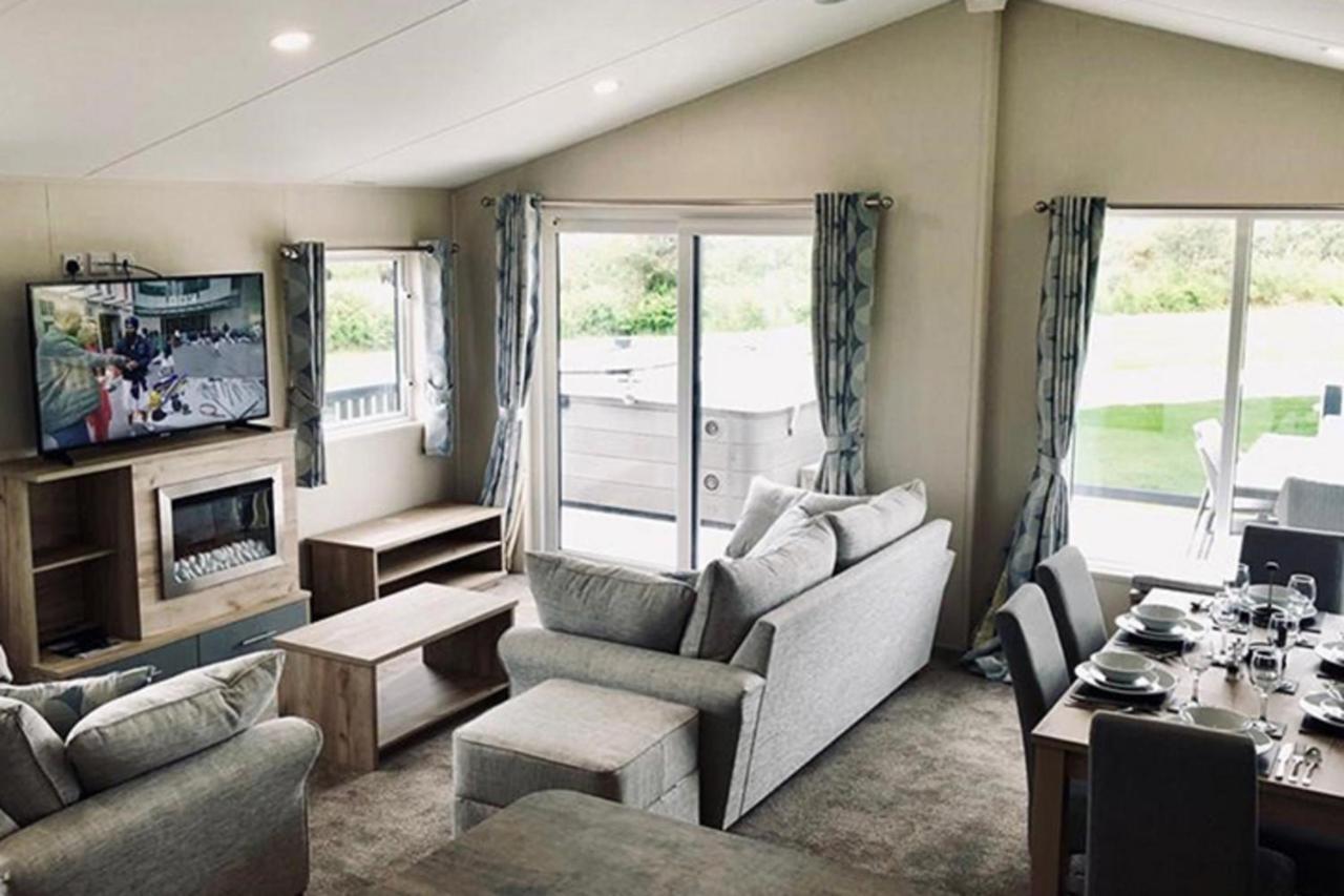 Newperran Holiday Park New Quay エクステリア 写真