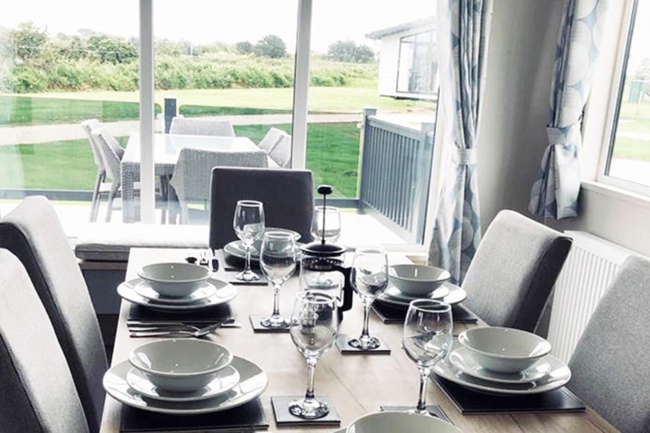 Newperran Holiday Park New Quay エクステリア 写真