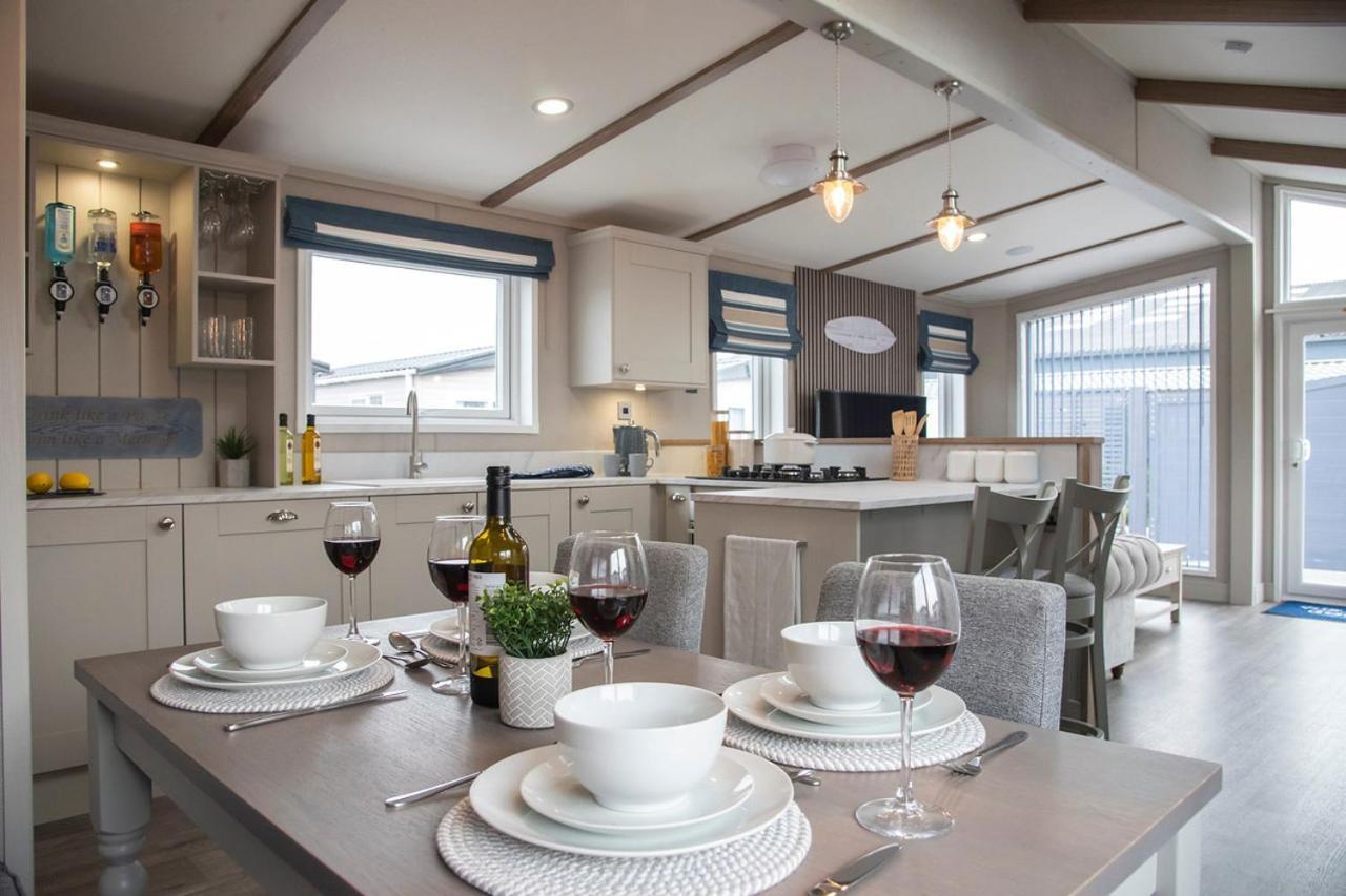 Newperran Holiday Park New Quay エクステリア 写真